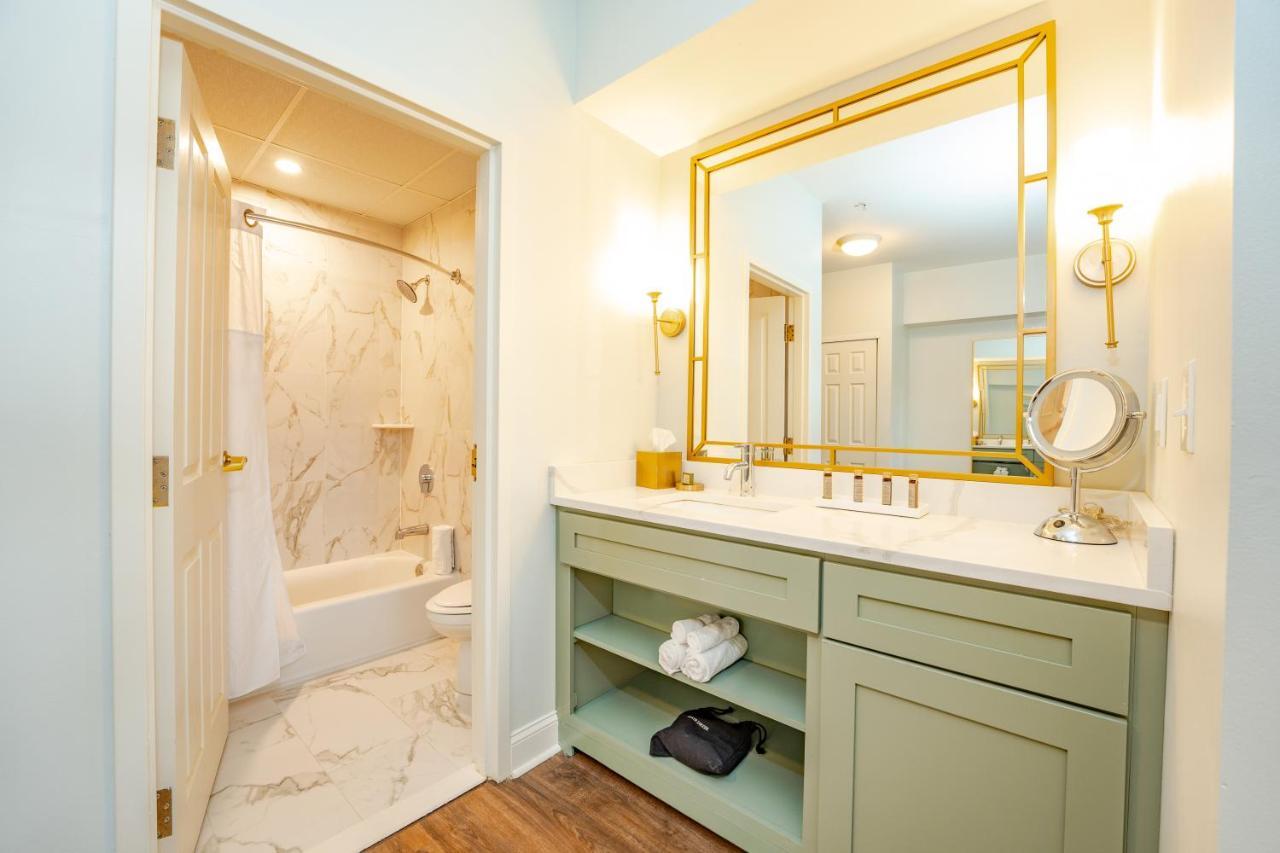 Chateau Renault Egg Harbor City Exterior photo